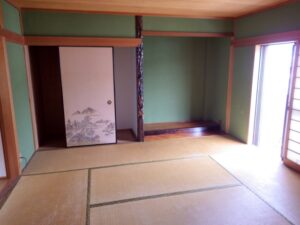 築年数の古い家のカビが大量発生！自分で除去して再発を防ぐ方法を専門家が解説