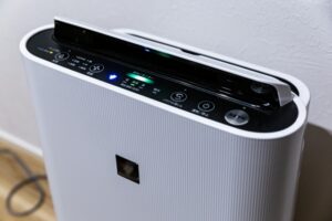 空気清浄機を使ってカビを予防するコツをカビ取りの専門家が解説