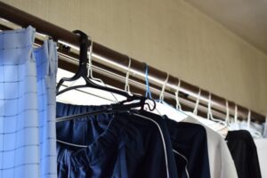 部屋干しで部屋にカビが生える原因と対策方法を専門家が徹底解説