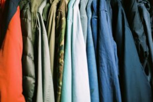 カビ臭い服をおうちで消臭する方法はあるの？専門家が徹底解説