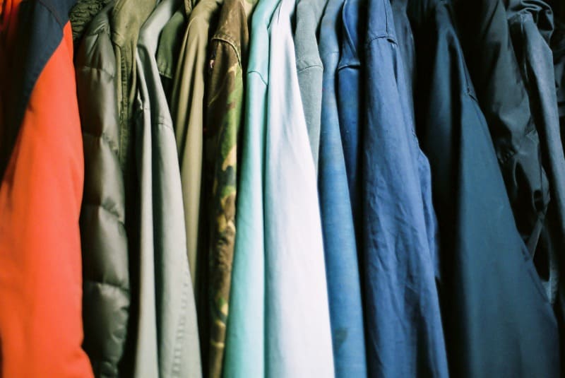 カビ臭い服をおうちで消臭する方法はあるの?専門家が徹底解説
