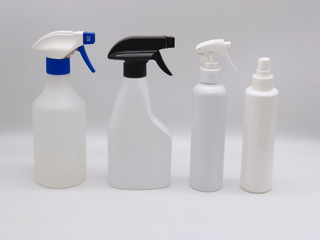 家の中に生えたカビは市販のカビ取り剤で落とせる?カビの取り方と予防方法を解説